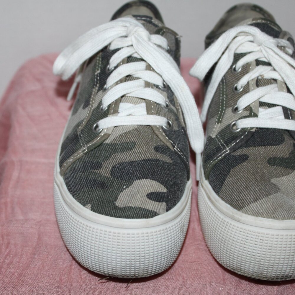 American Eagle Camouflage Sneakers - Picture 4 of 6